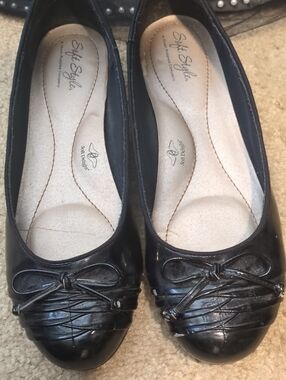Soft Style Black Patent Ballet Flats with Bow Accent